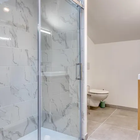 L'esprit Normand Chaleureux Fraichement Renove Proche Chu Apartment